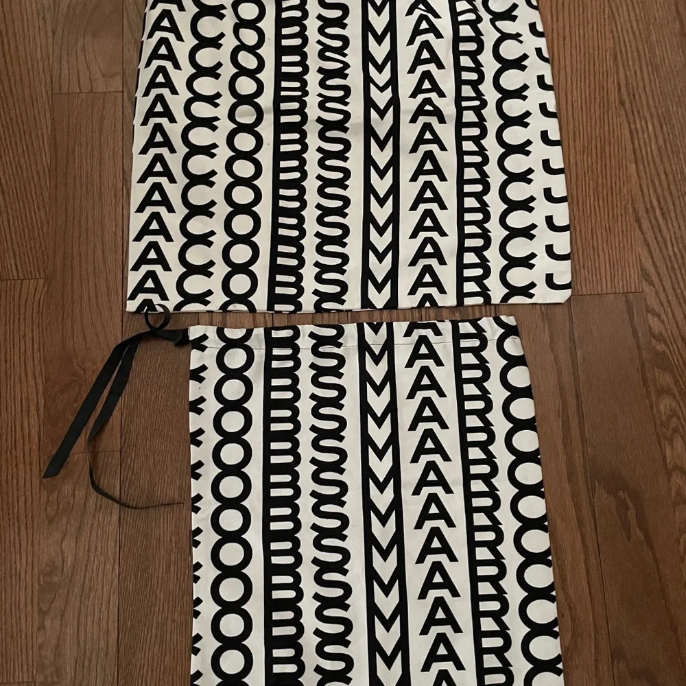 MARC JACOBS Pair of Dust Bags Graphic Logo Black and White New - Picture 1 of 3